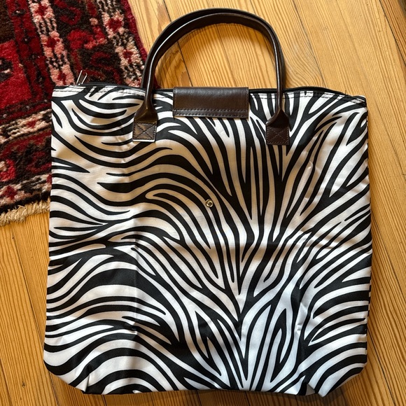 Foldable Zebra print tote bag - Picture 4 of 8